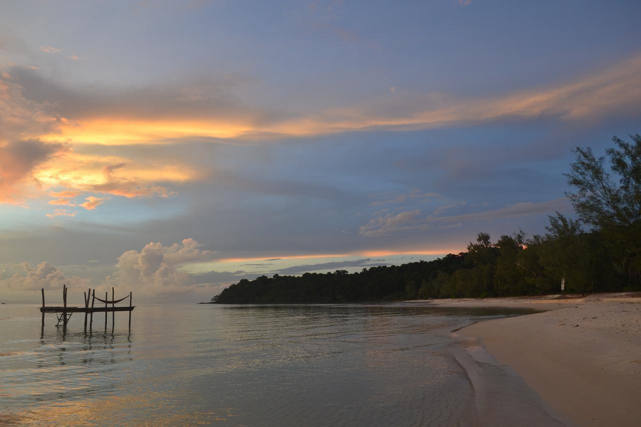 Driftwood Hostel And Bungalows Đảo Koh Rong Samloem Ngoại thất bức ảnh