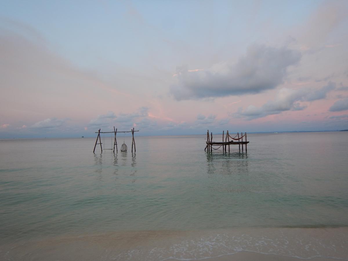 Driftwood Hostel And Bungalows Đảo Koh Rong Samloem Ngoại thất bức ảnh