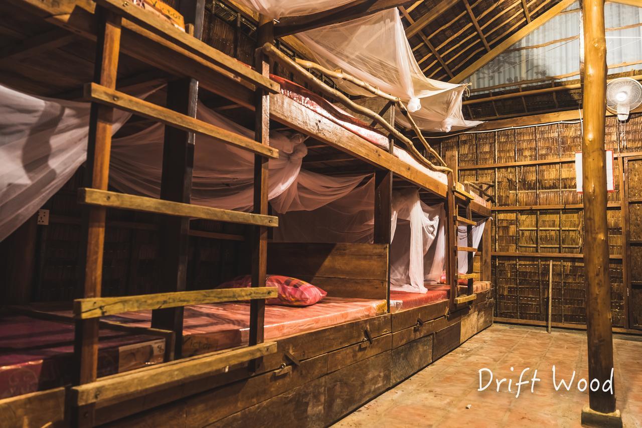 Driftwood Hostel And Bungalows Đảo Koh Rong Samloem Ngoại thất bức ảnh