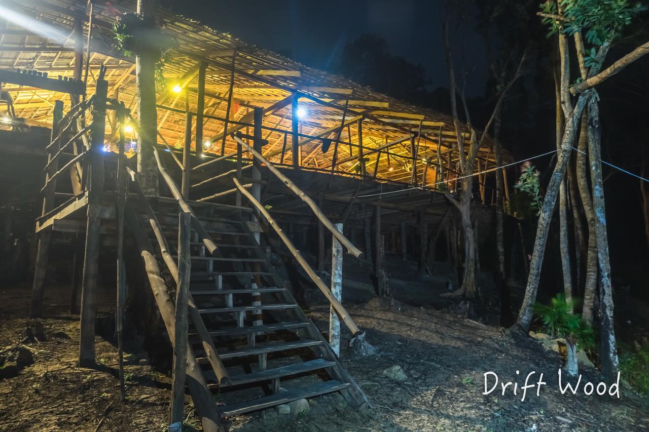 Driftwood Hostel And Bungalows Đảo Koh Rong Samloem Ngoại thất bức ảnh