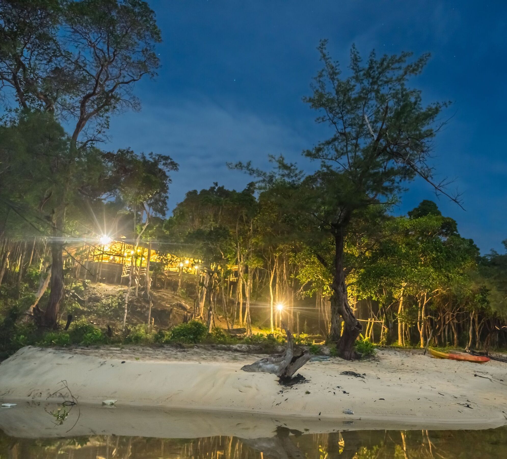Driftwood Hostel And Bungalows Đảo Koh Rong Samloem Ngoại thất bức ảnh